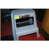 Image 1 : 2 STEP STOOL