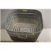 Image 1 : VINTAGE LAUNDRY TUB