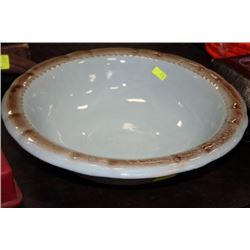 VINTAGE MEDALTA BOWL