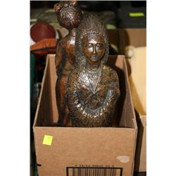 PAIR OF 2 STATUETTES