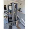 Image 2 : Yale ESC030 3K Lb. Cap. Elec. Forklift w/Triple Mast, Sideshift & Charger