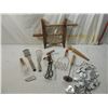 Image 2 : BOX LOT ASSORTED VINTAGE KITCHENALIA