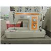Image 2 : VINTAGE SEWING MACHINE