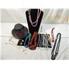 Image 1 : LOT 17 ASSORTED VINTAGE NECKLACES