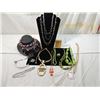 Image 1 : LOT 14 ASSORTED VINTAGE NECKLACES
