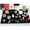 Image 2 : LOT 31 ASSORTED VINTAGE BROCHES
