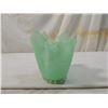 Image 2 : VINTAGE HANDKERCHIEF GLASS BOWL