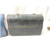Image 4 : LOT 3 VINTAGE THERMOS & LUNCH BOXES
