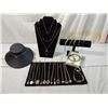 Image 1 : LOT 23 MISC VINTAGE LADIES NECKLACES