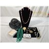 Image 1 : LOT 14 ASSORTED VINTAGE JEWELRY SETS