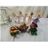 Image 2 : LOT 9 SMALL MINI DOLLS WITH DECORATIVE DISPLAY CAE