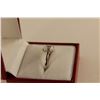 Image 2 : ONE LADIES 14KT WHITE GOLD DIAMOND ENGAGEMENT RING, SET WITH ONE EMERALD CUT DIAMOND WITH GIA