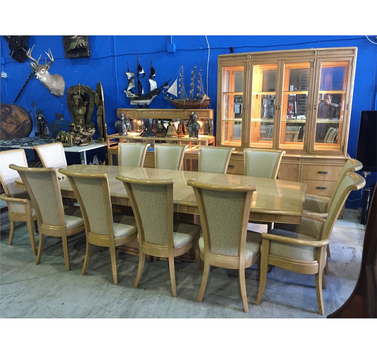 AMERICAN OF MARTINSVILLE 18PC OAK DINING ROOM SUITE; TABLE WITH 2 LEAFS ...