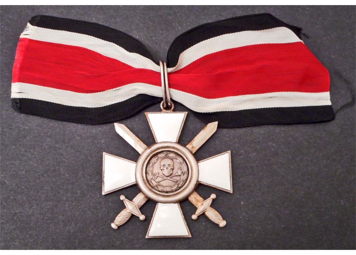 NAZI GERMAN WAFFEN SS SCHULTZ STAFFEL SKULL NECK ORDER WITH SWORDS