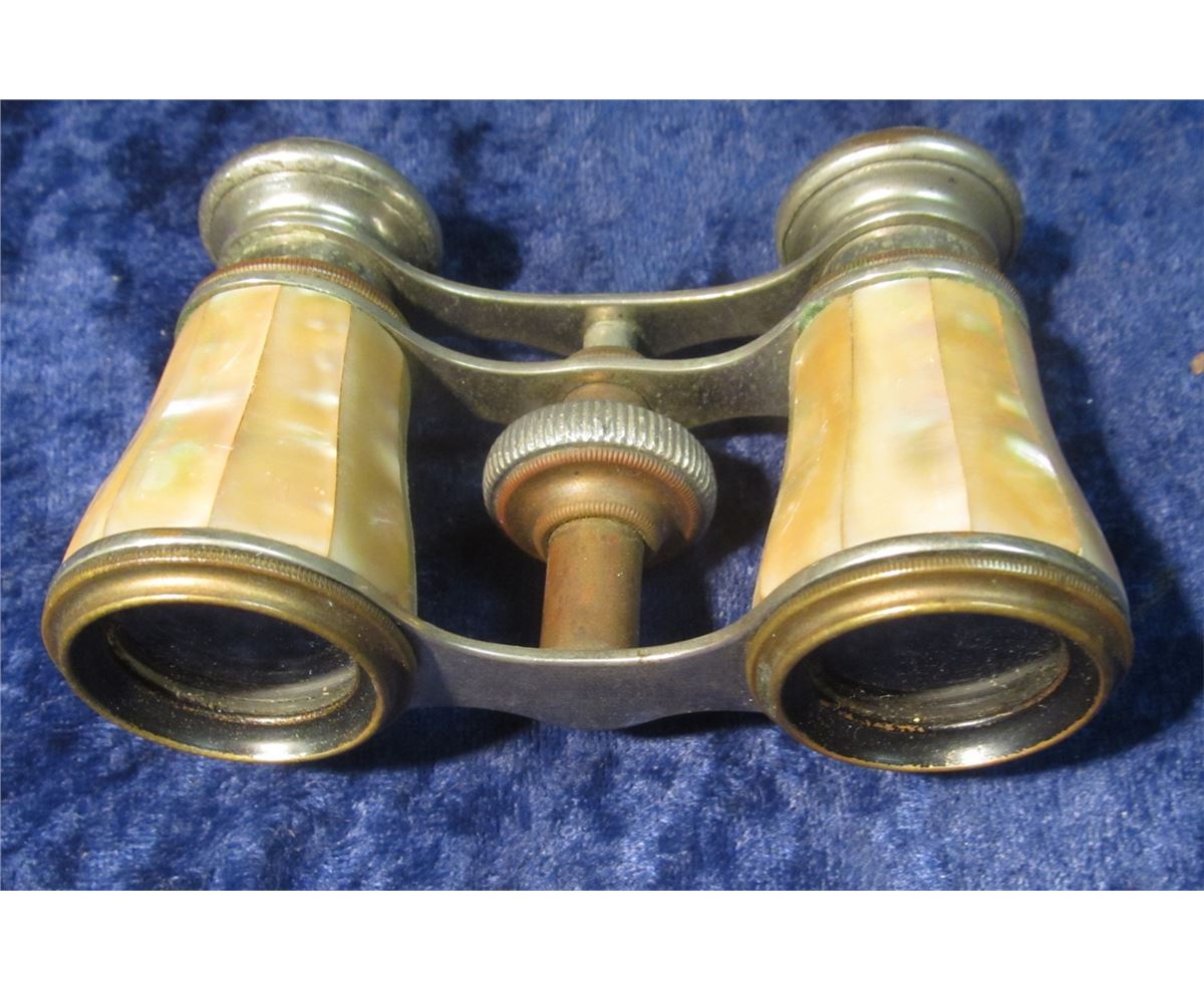 926. Lamier Paris opera glasses / binoculars with brass and mother of