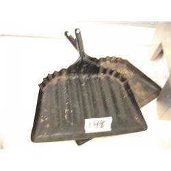 METAL DUST PANS (2)