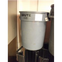 32 GALLON BRUTE GARBAGE CAN