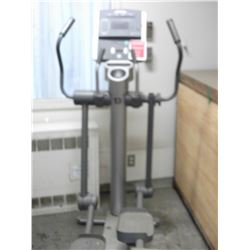 LIFE FITNESS ELIPTICAL MACHINE