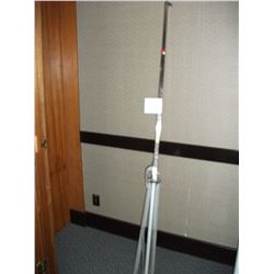 PROJECTOR SCREEN STAND