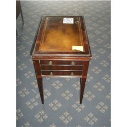 ANTIQUE STYLE END TABLE