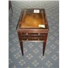 Image 1 : ANTIQUE STYLE END TABLE