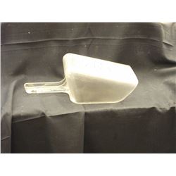PLASTIC ICE SCOOP