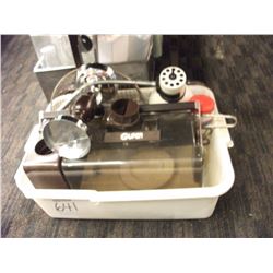 METAL BASKETS, HUMIDIFIER, DESK LAMP… - CONTENTS OF WHITE BIN