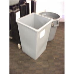 SQUARE PLASTIC GARBAGE CAN