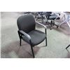 Image 2 : BLACK MID BACK CLIENT CHAIR