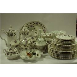 ROYAL ALBERT "SWEET VIOLETS" DINNER SERVICE