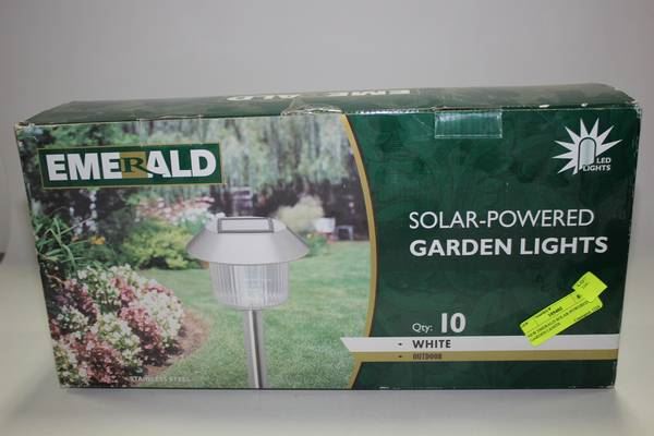 New Emerald Solar Powered Garden Lights