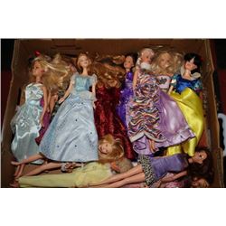 FLAT OF ESTATE  BARBIES