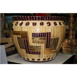 ABSTRACT INDOOR PLANTER