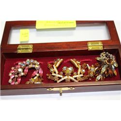 ESTATE JEWELLERY CASE W RHINESTONE BROOCHES AND