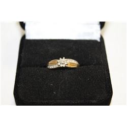 GOLD RING WITH FLOWER AND DIAMOND ACCENTS