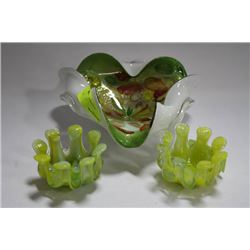 ESTATE ART GLASS DISH WITH 2 GREEN GLASS CANDLE