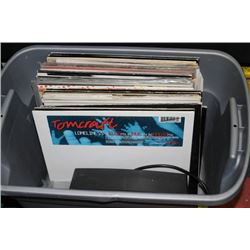 TOTE OF DJ LP'S