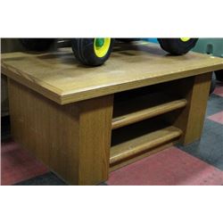 SOLID OAK COFFEE TABLE