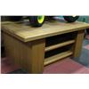 Image 1 : SOLID OAK COFFEE TABLE