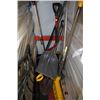 Image 1 : BUNDLE OF ASSORTED SHOVELS