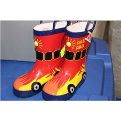 PAIR OF CHILDRENS SZ 5-10 RAINBOOTS AS THEY COME