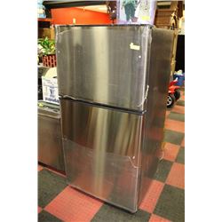 GE STAINLESS STEEL 21CU. TOP MOUNT FRIDGE