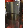 Image 2 : GE STAINLESS STEEL 21CU. TOP MOUNT FRIDGE