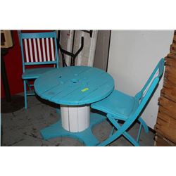 SMALL OUTDOOR SPOOL TABLE WITH 2 CHAIRS