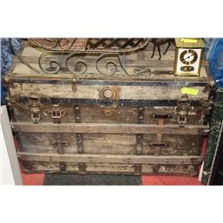 ANTIQUE  SHIPPING TRUNK
