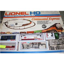 LIONEL HO SCALE ELECTRONIC TRAIN SET