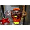 Image 1 : SHELF W 4 PCS ASST ART GLASS VASES AND DISHES