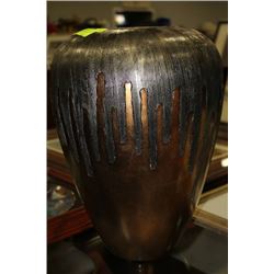 TWO-TONE DESIGNER VASE