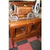Image 1 : EARLY CANADIANA OAK SIDEBOARD WITH MIRROR