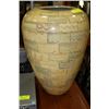 Image 1 : CONTEMPORARY DESIGNER VASE